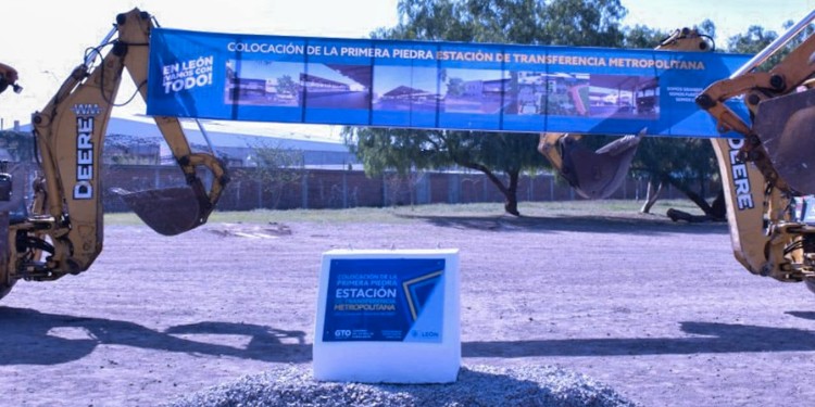 Colocan la primera piedra de la Estación de Transferencia Metropolitana