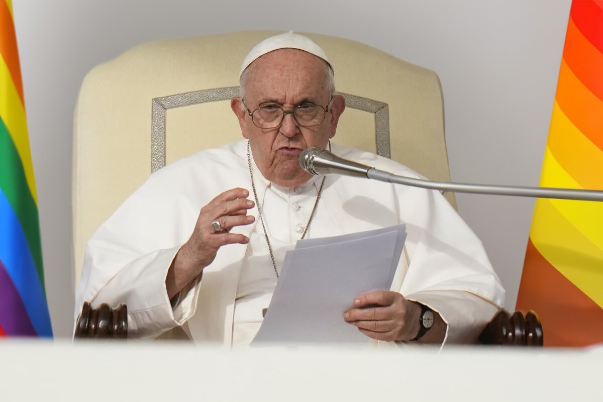 Papa Francisco insta a la flexibilidad ante bendiciones a parejas del mismo sexo