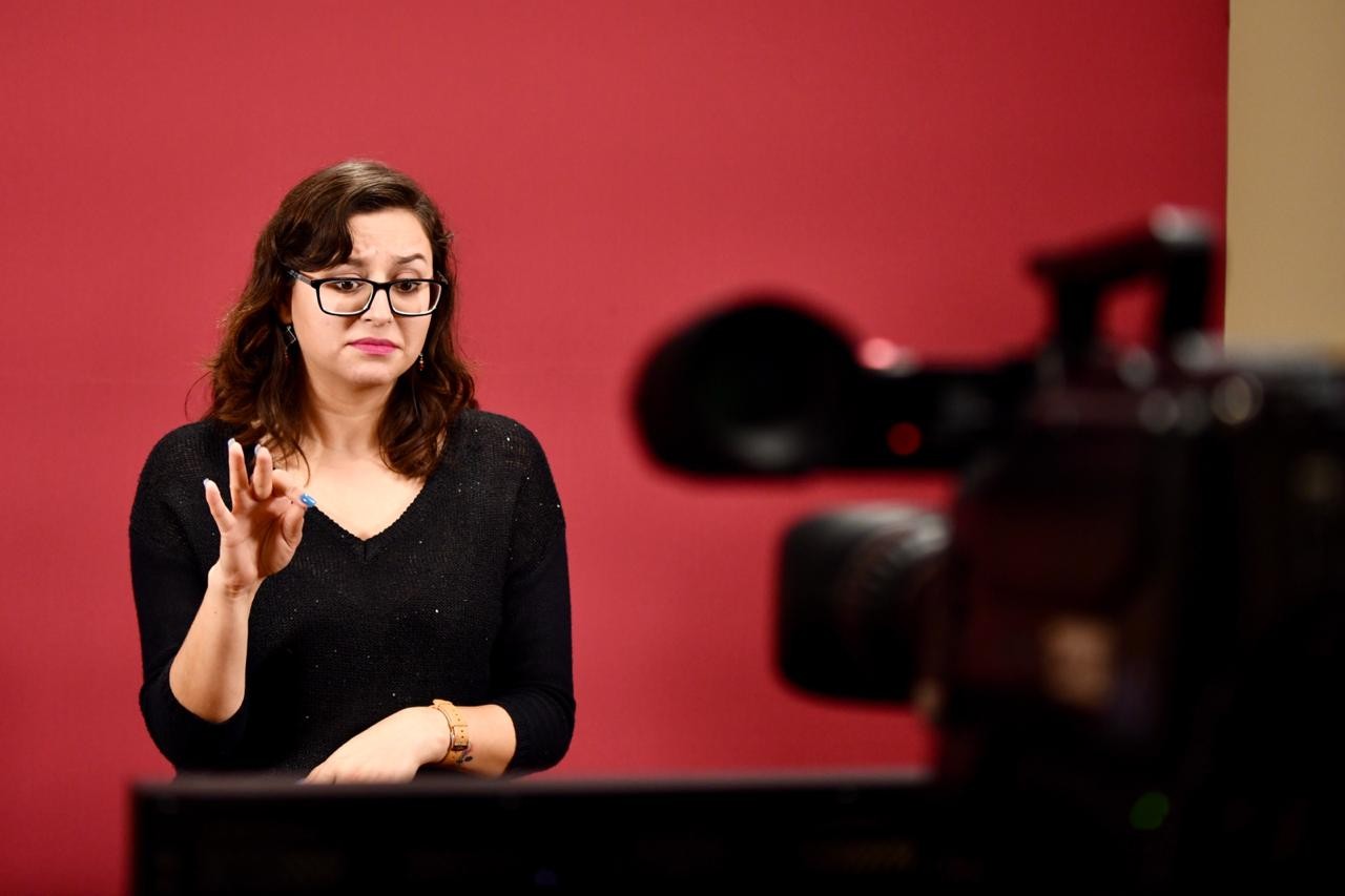 Laura Álvarez, la traductora esencial de 'La Mañanera'