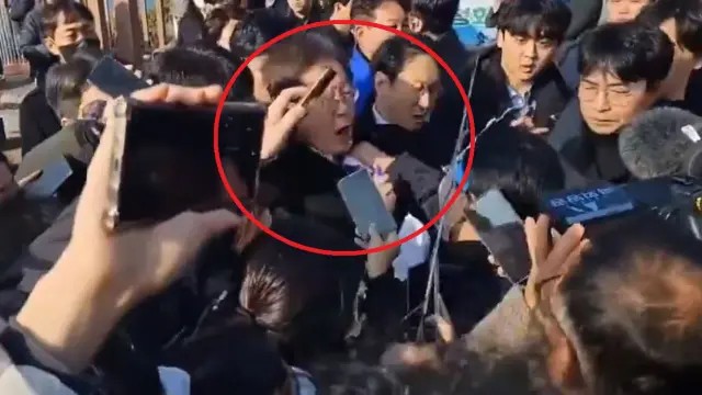 Apuñalan a Lee Jae-myung, líder de la oposición de Corea del Sur (Video)