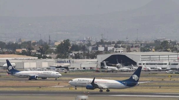AICM ajusta operaciones; reduce a 43 vuelos por hora