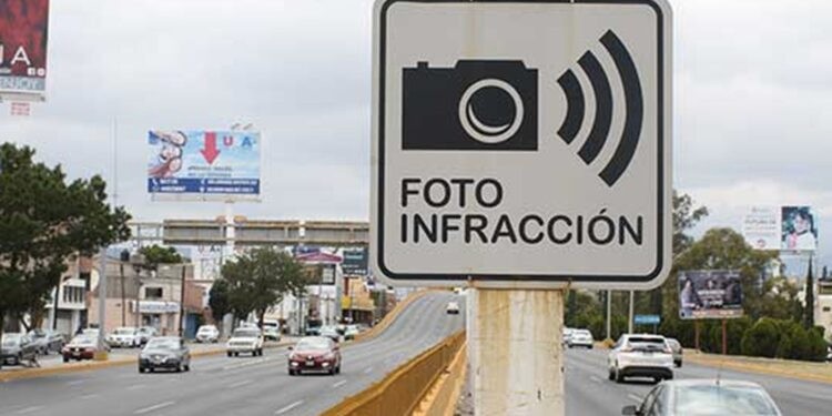 Contratan Municipio empresa para entrega de fotomultas en León