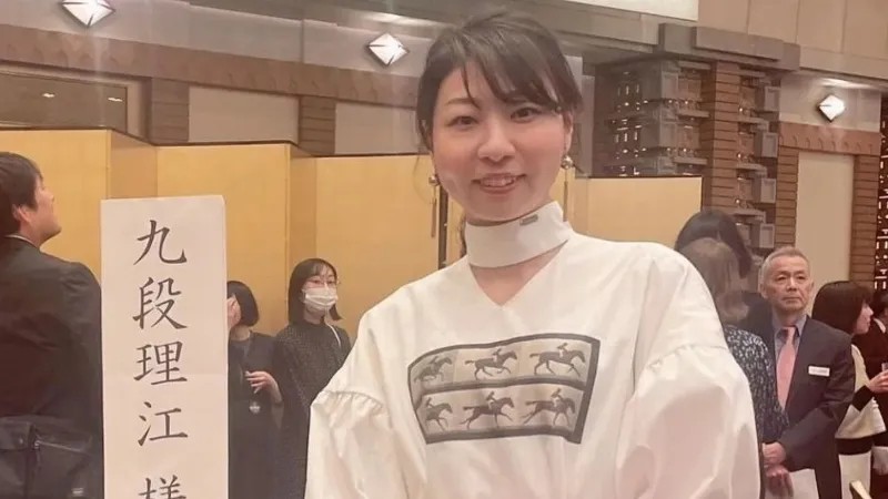 Autora japonesa y ChatGPT: Colaboración creativa impactante