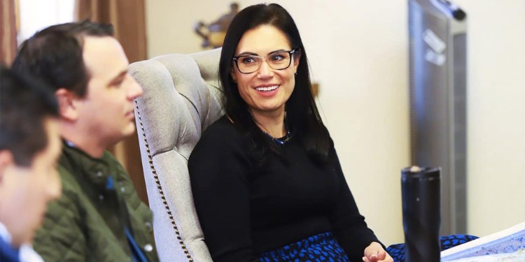 Investigan caso de joven atropellado por patrulla; alcaldesa ya apoya a víctima