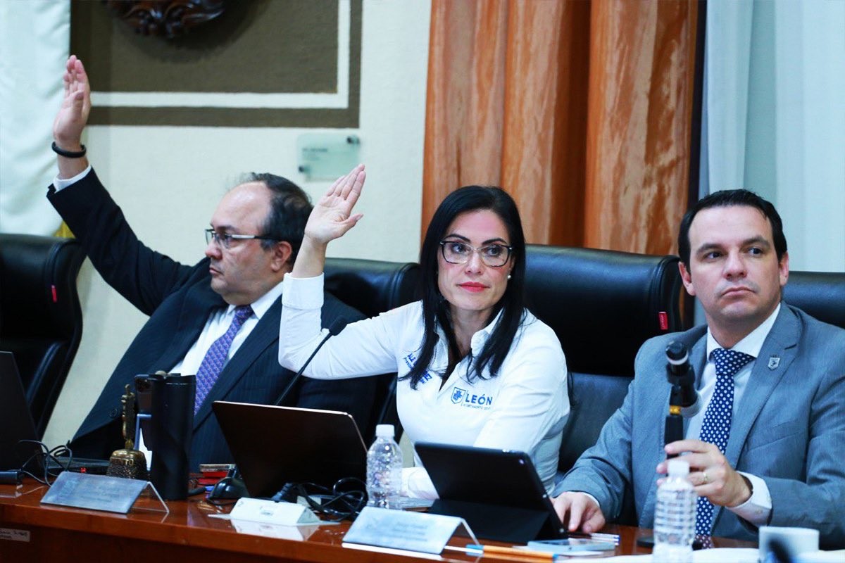 Me da gusto que haya cada vez más mujeres en la contienda: Ale Gutiérrez