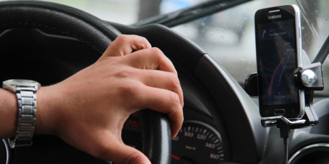 Taxistas privados tomarán cursos en el IECA terminando la feria