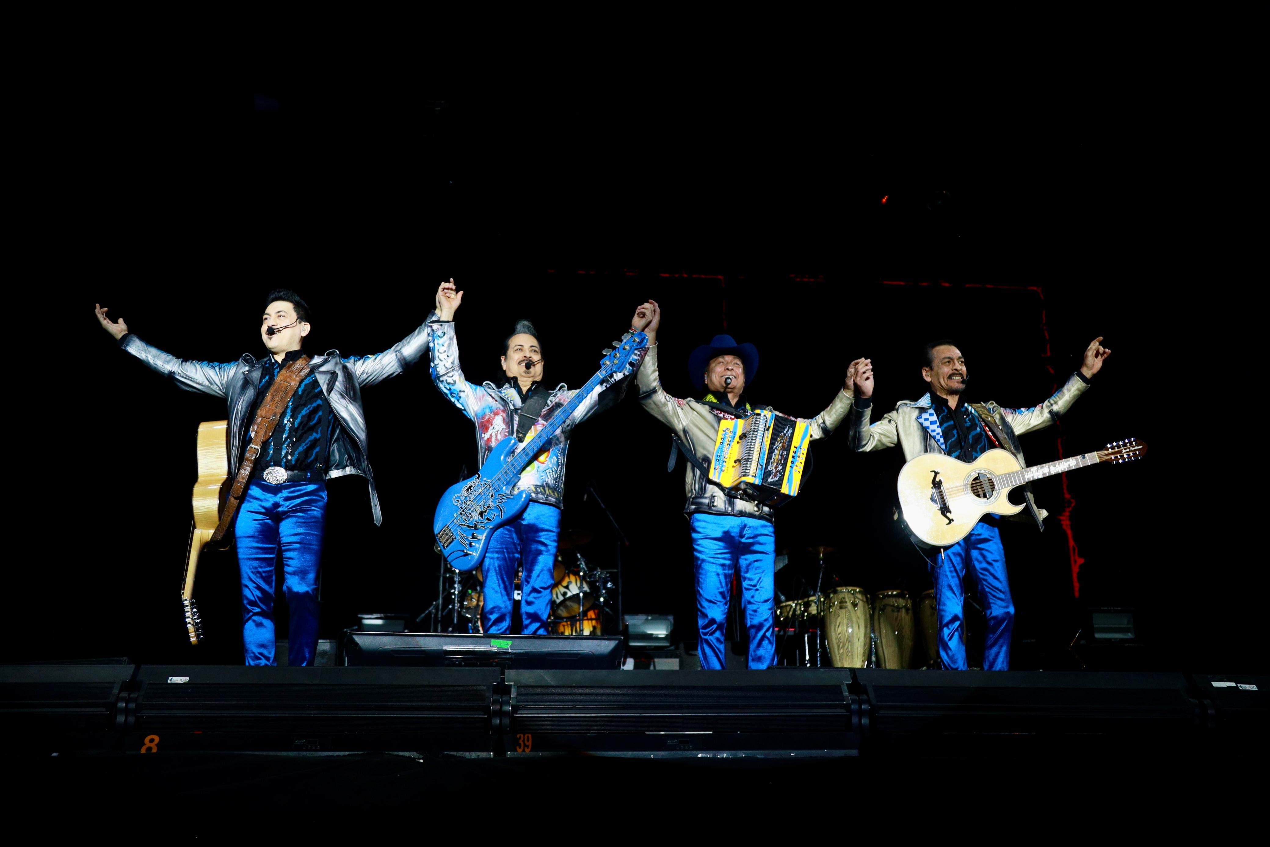 Los Tigres del Norte deleitan por casi 4 horas de concierto en la Feria de León