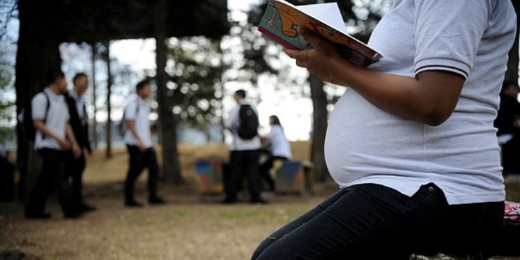 Estudiantes embarazadas de Guanajuato recibirán becas económicas