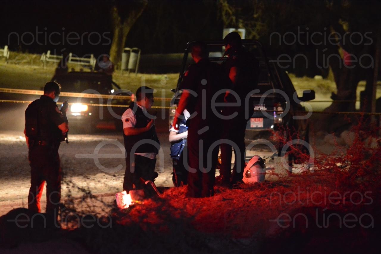 Atacan a balazos a una pareja en motocicleta en Los Naranjos