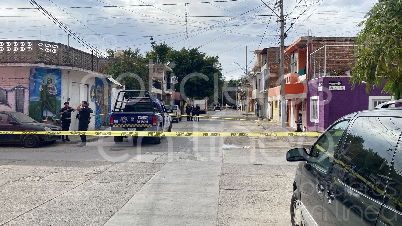 Balean un hombre y una mujer en la colonia Santa Clara