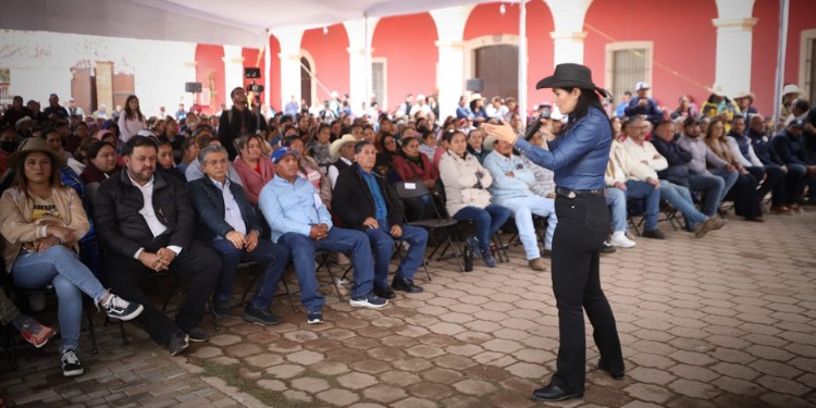 Presenta Ale Gutiérrez mandos de seguridad pública en zona rural