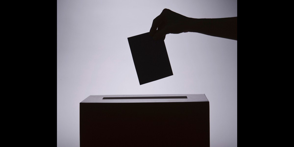 Llama consejera electoral a jóvenes a ejercer el peso de su voto