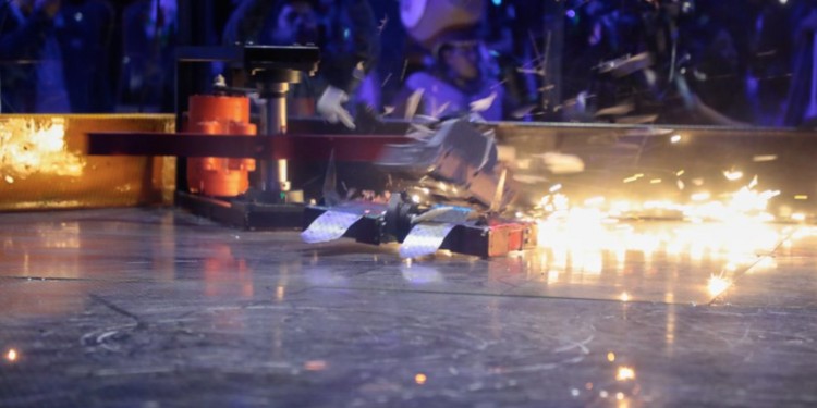 Maravilla a jóvenes primera batalla de robots en Guanajuato