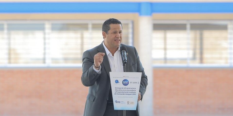 Ofrece Diego Sinhue recursos para el Hospital de Alta Especialidad