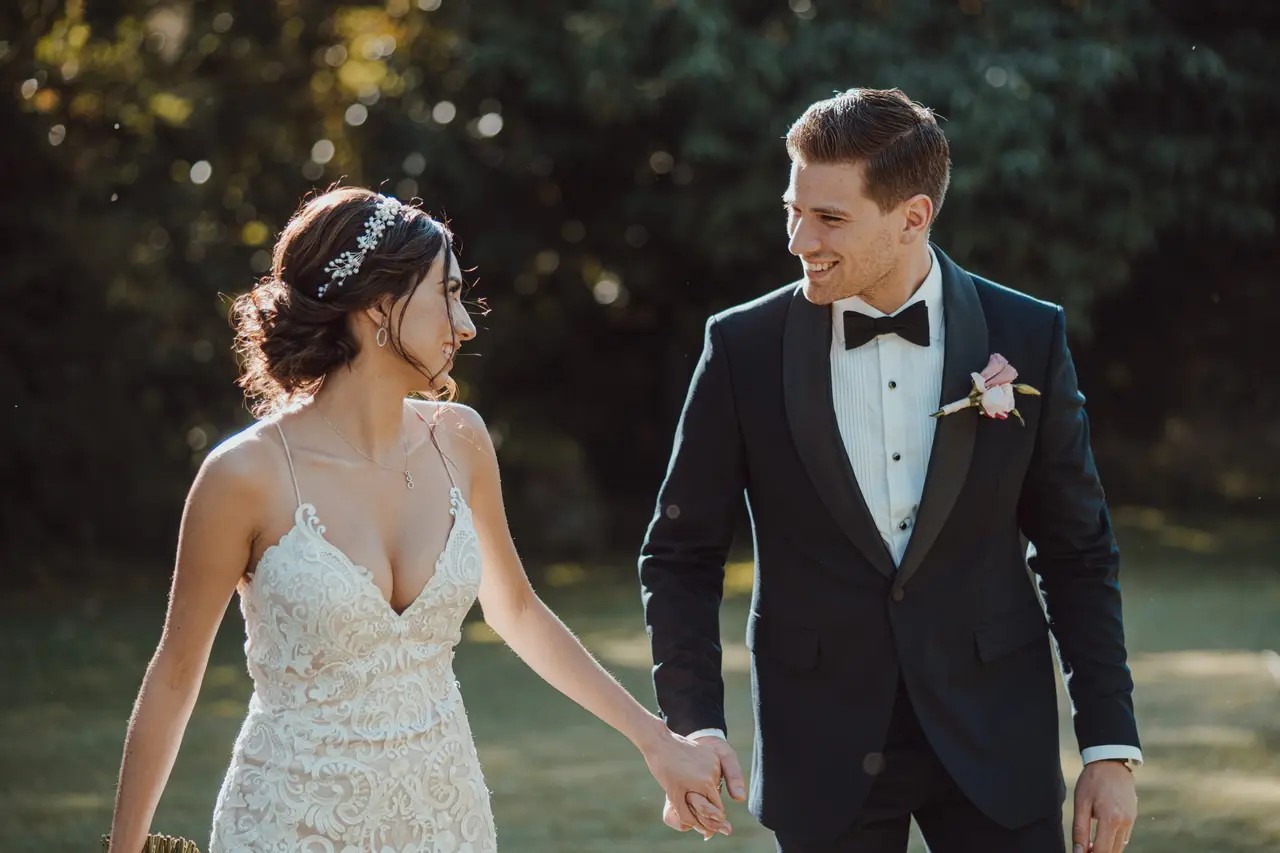 Novia pide a invitados pago por comida de su boda
