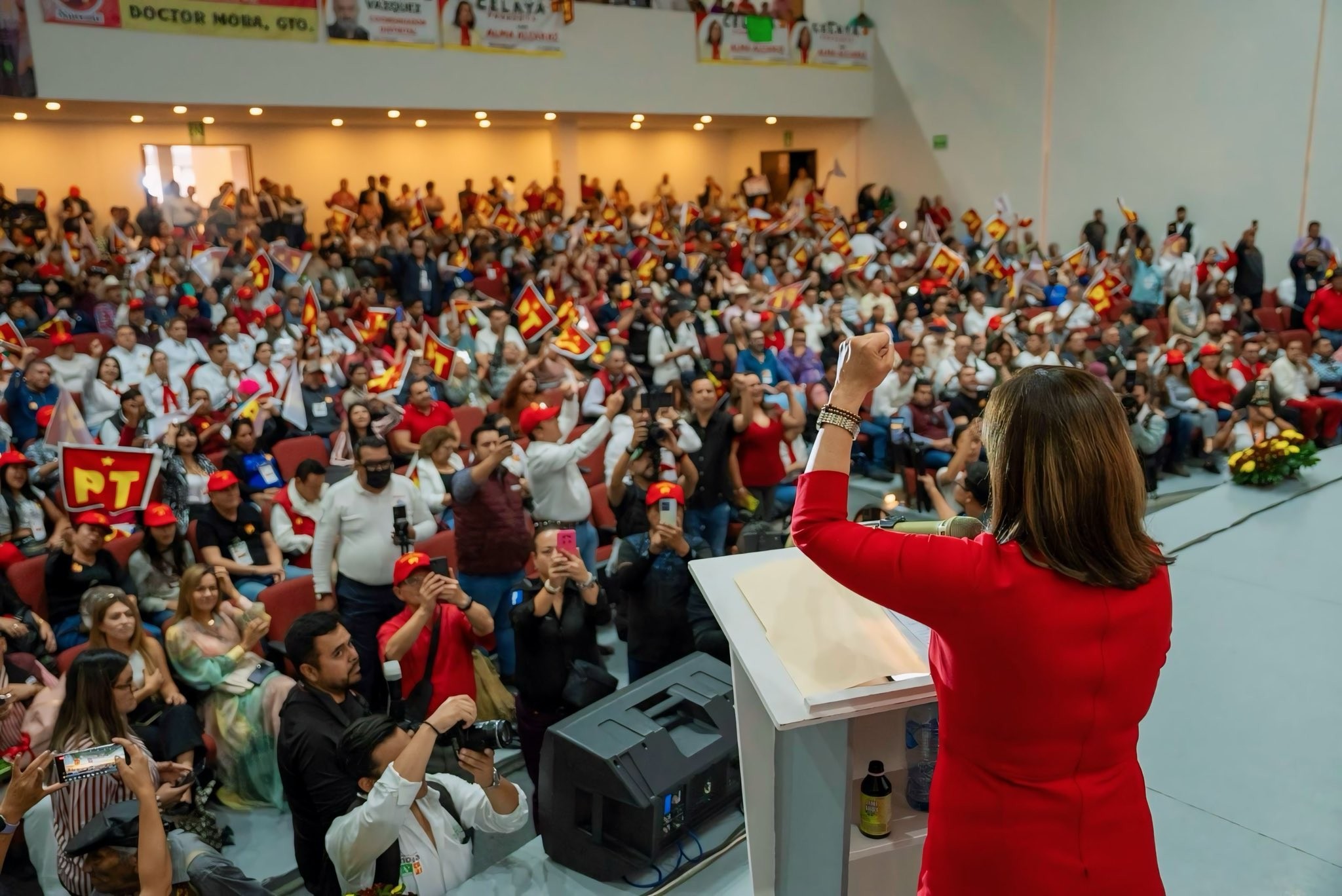 Crítica Alma Alcaraz que Guanajuato pague los salarios más bajos del país