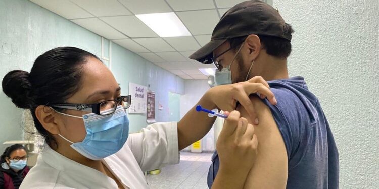 Avanza aplicación de vacuna Abdala en IMSS Guanajuato