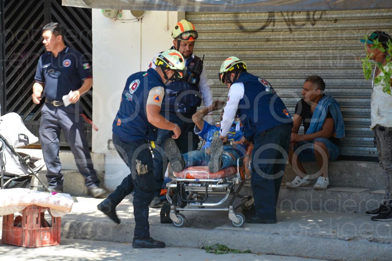 Logra salir de su casa incendiada en Santa Rosa de Lima, León