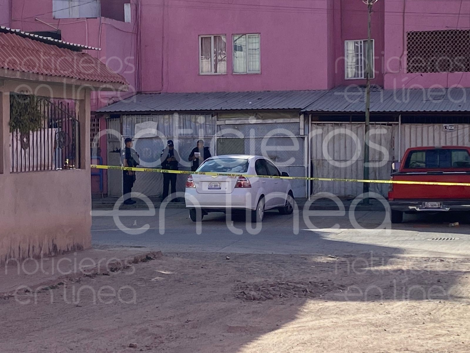 Asesinan a mujer tras dejar a su hijo en la escuela en León