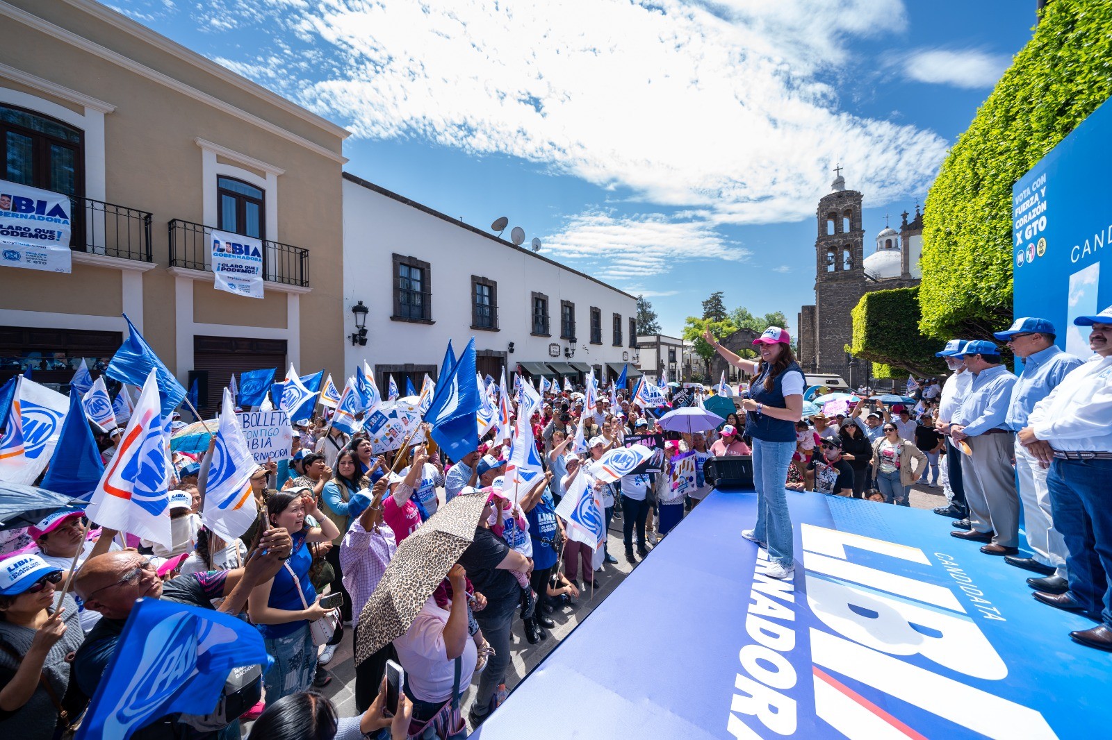 Denuncian desvío de recursos estatales para publicidad a favor de Libia Dennise