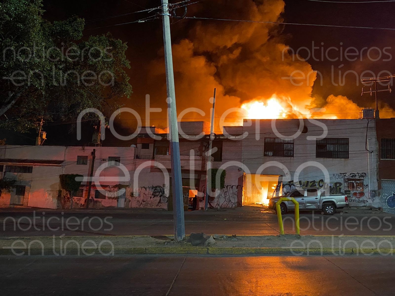 Se incendia bodega de pegamentos en la colonia San Marcos