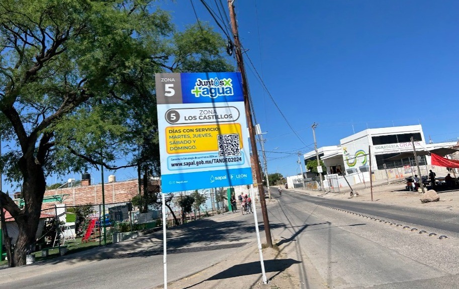 Vecinos de Hacienda de Echeveste afectados por tandeo de agua en León