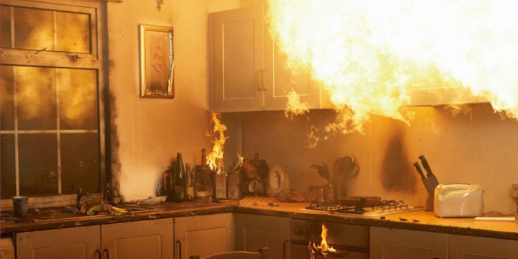 Incendio en Villas de San Juan deja a un hombre y un niño heridos