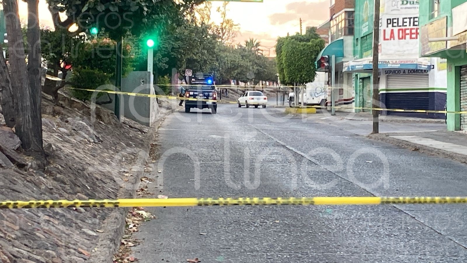 Balean a joven frente a su madre en la España; confirman su muerte en hospital