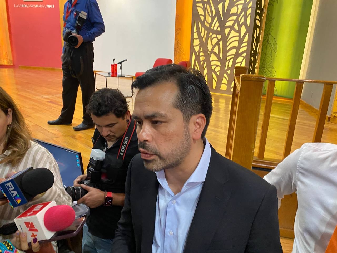 Ante desconfianza de policías estatales, busca MC protección federal