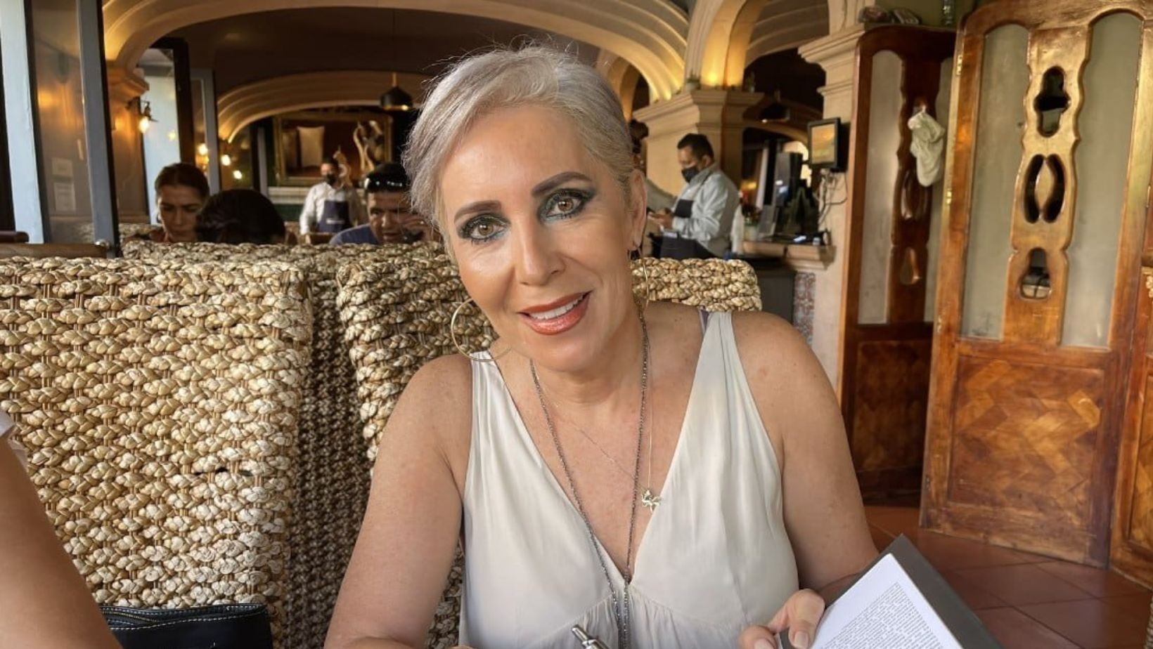 Cerca Bárbara Botello de amarrar pluri local