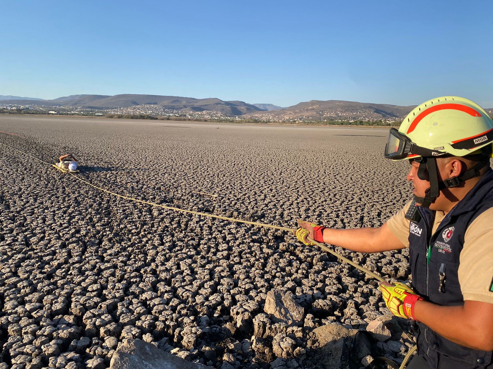Seis personas han sido rescatadas del fango de la Presa El Palote