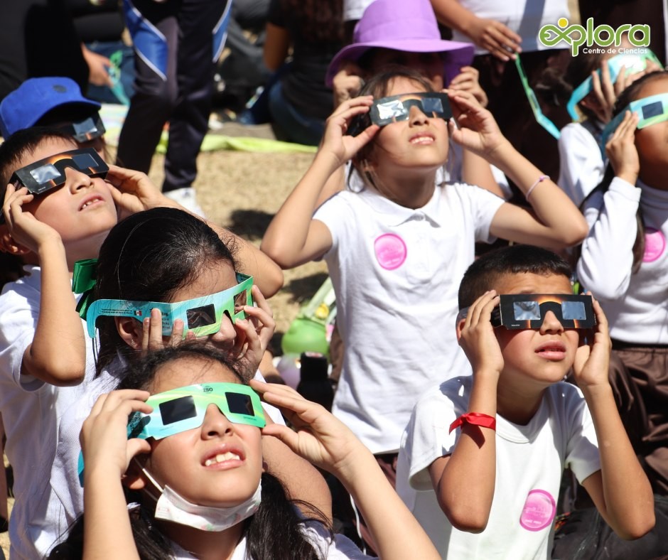 Eclipse solar parcial cautiva a miles de leoneses 