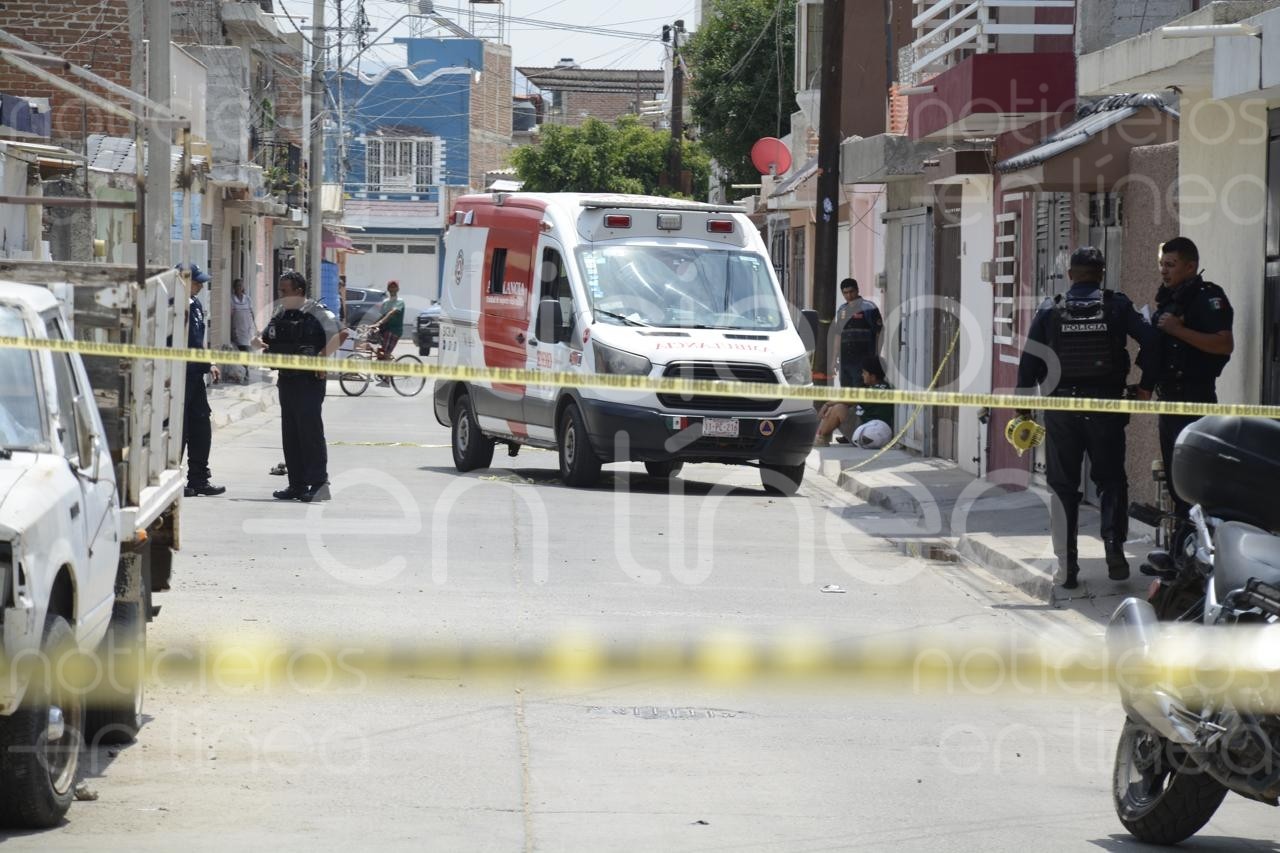 Frente a su familia, asesinan a mujer en Valle de Señora