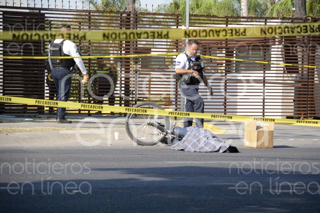 Muere ciclista atropellado por camión urbano en el bulevar Valtierra