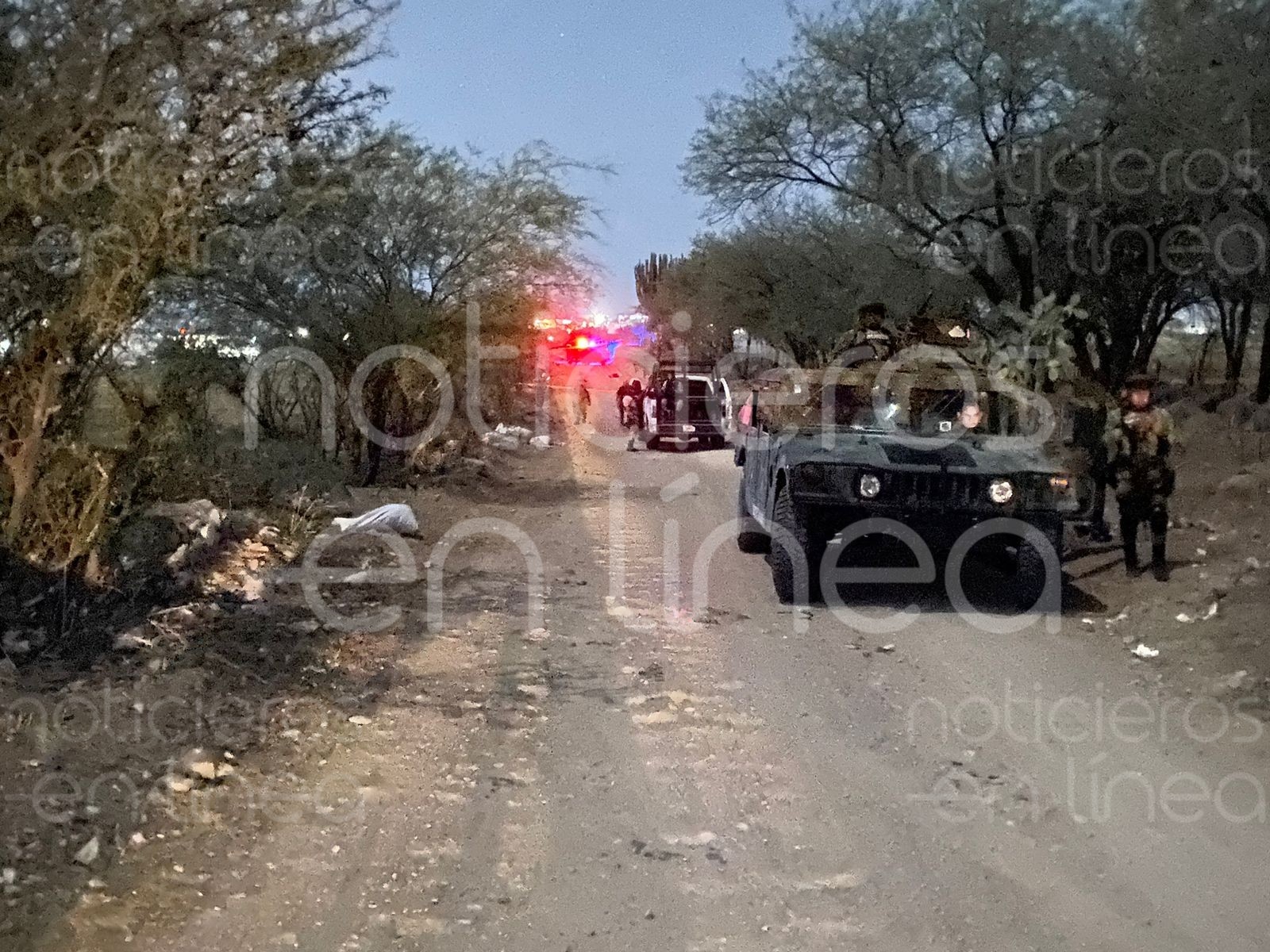 Hallan cadáver de una mujer en un camino de terracería en Duarte