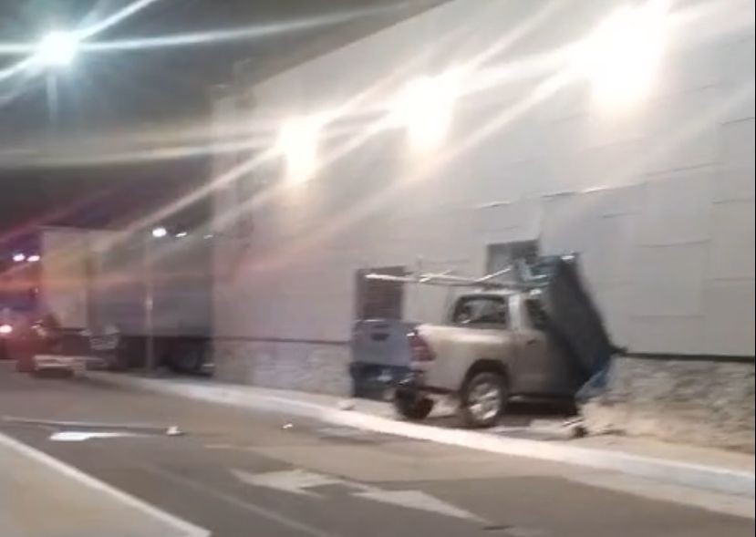 León: Joven choca contra local en plaza Vía Alta y atropella a 2