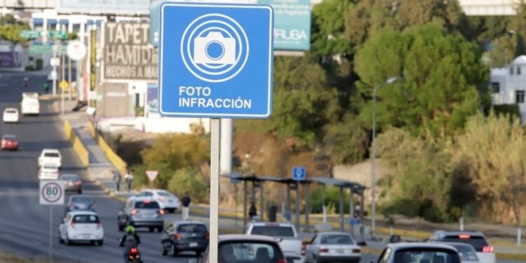 Van más de 50 fotomultas a servidores públicos por exceso de velocidad