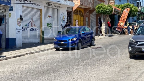 Atacan a balazos a José mientras conducía su vehículo en San Juan Bosco