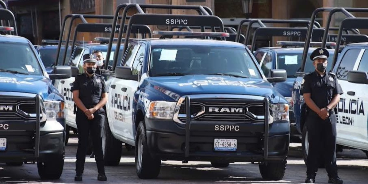 Autorizan la compra de 56 patrullas equipadas para policías de León