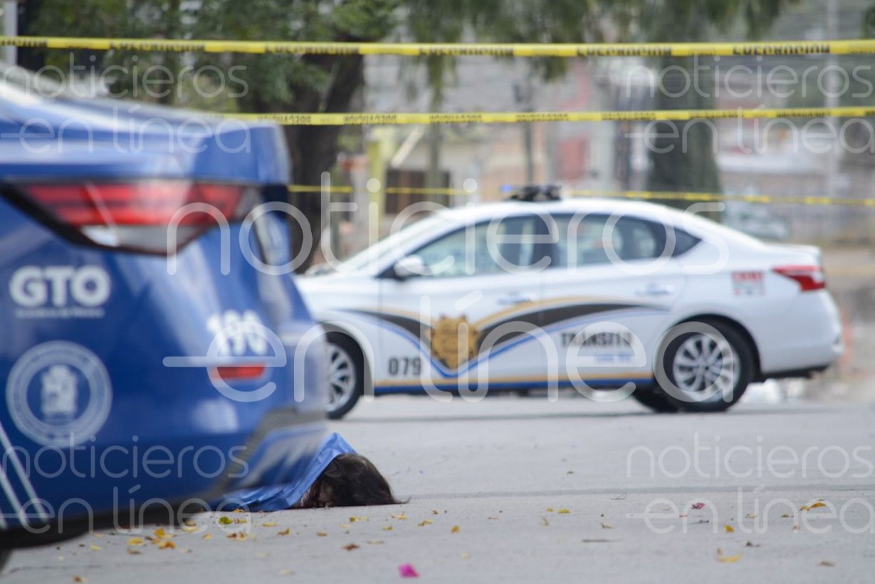 Motociclista atropella a mujer en Ciudad Satélite; iba a exceso de velocidad