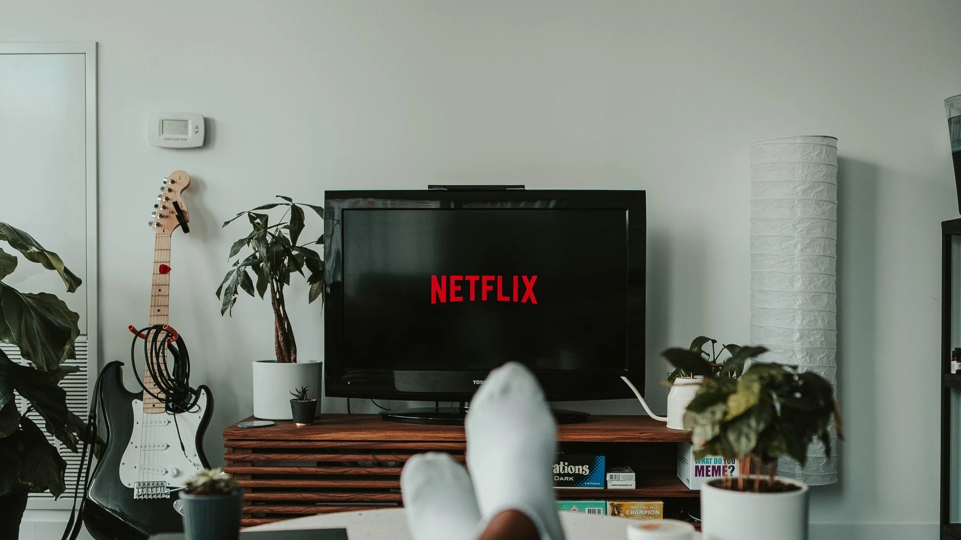 ¿Maratoneas en Netflix? Puede ser signo de depresión, advierte estudio
