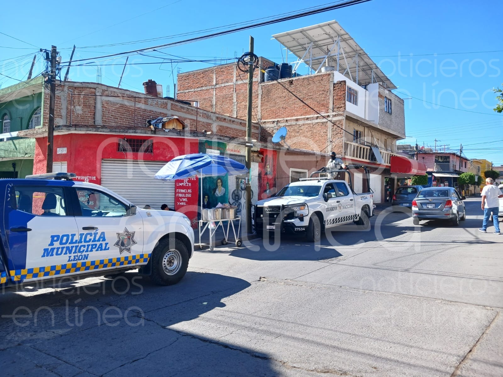 Mujer halla a sus padres muertos en el interior de su casa en San Juan Bosco