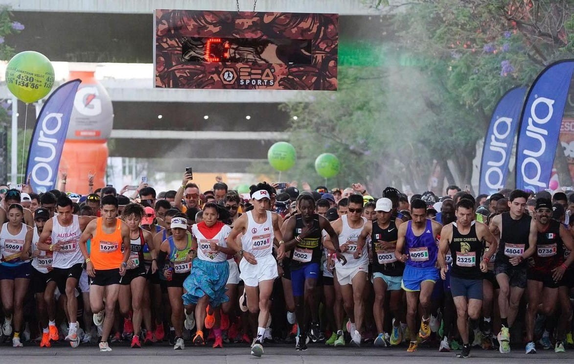 Participan 6 mil corredores en el Medio Maratón BJX 2024