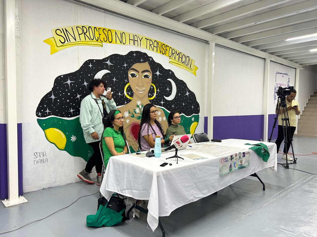 Firman candidatos compromisos con feministas; Ale y Vladimir no van