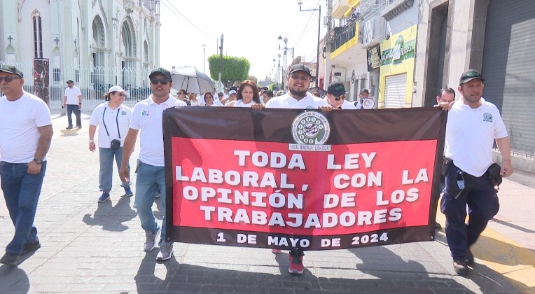 Marchan sindicatos en Día del Trabajo; exigen ser incluidos en reforma de pensiones
