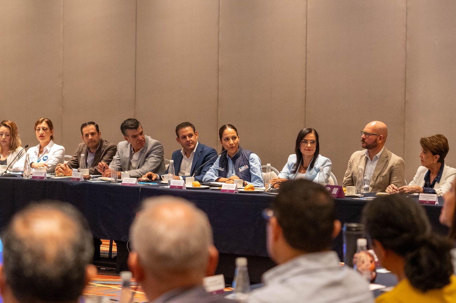 Ofrece Libia Dennise créditos para la industria de la moda en Guanajuato