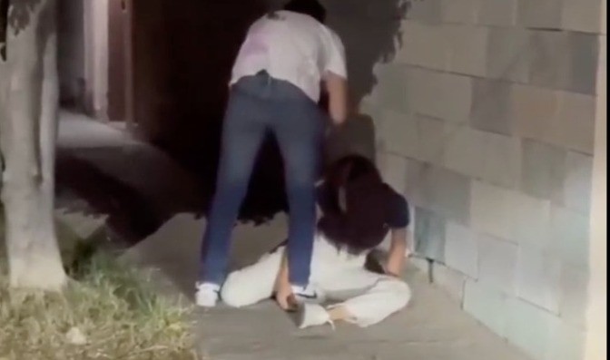 (VIDEO) Mujer es golpeada por su pareja en León