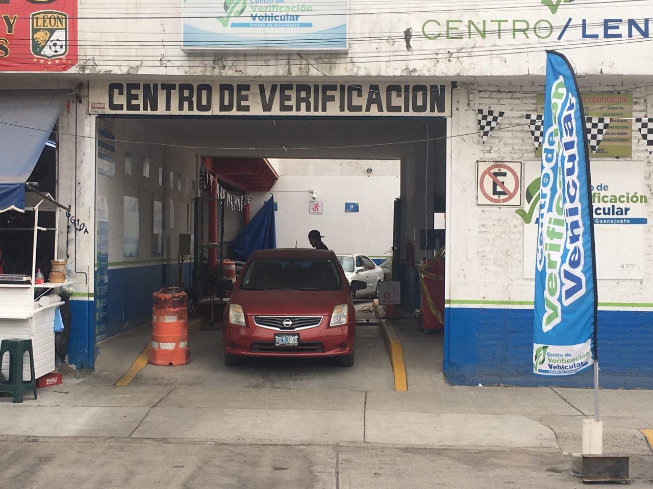 ¿Cuántas multas por no verificar se hacen al día en León?