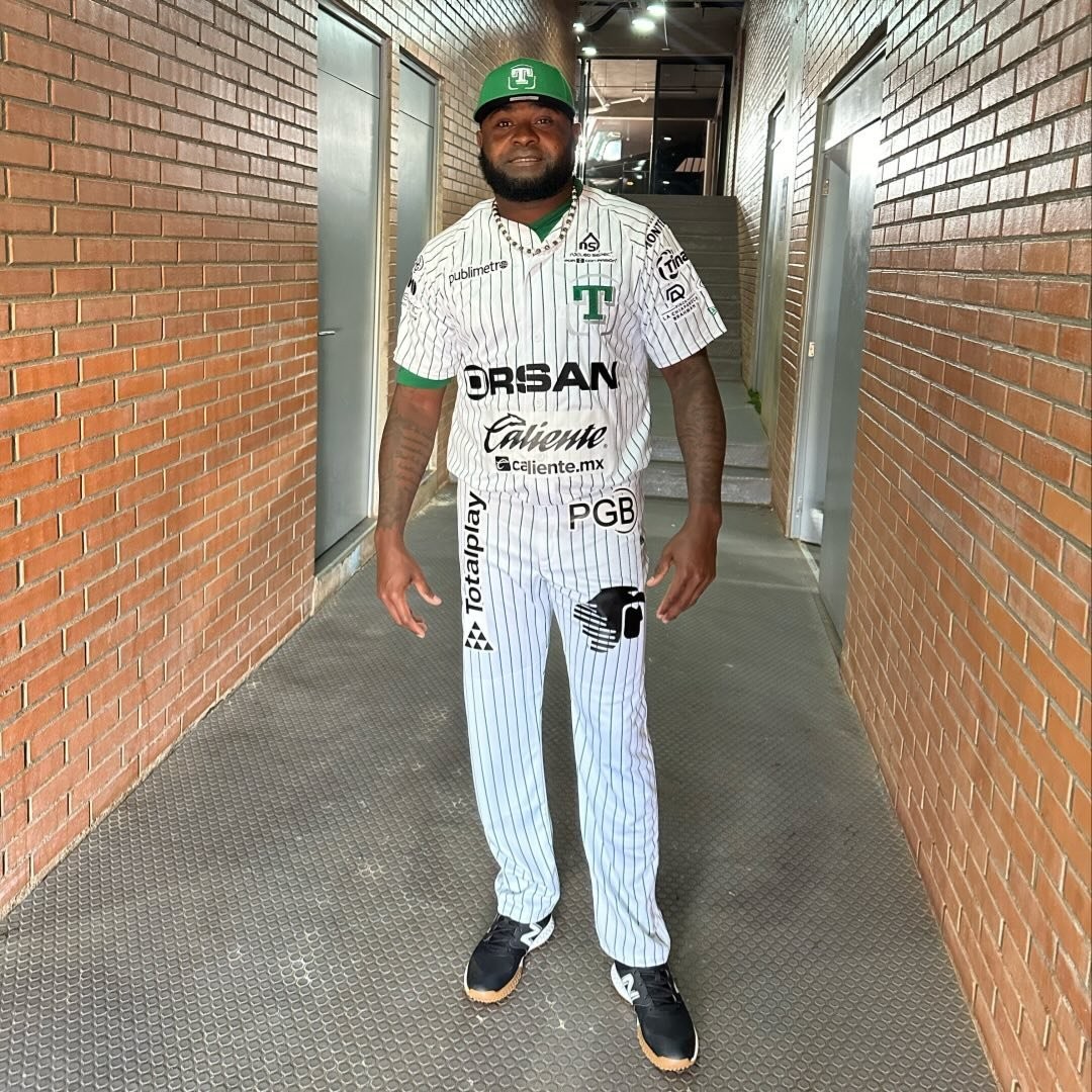 Suspenden a Wirfin Obispo por golpear a un aficionado en León