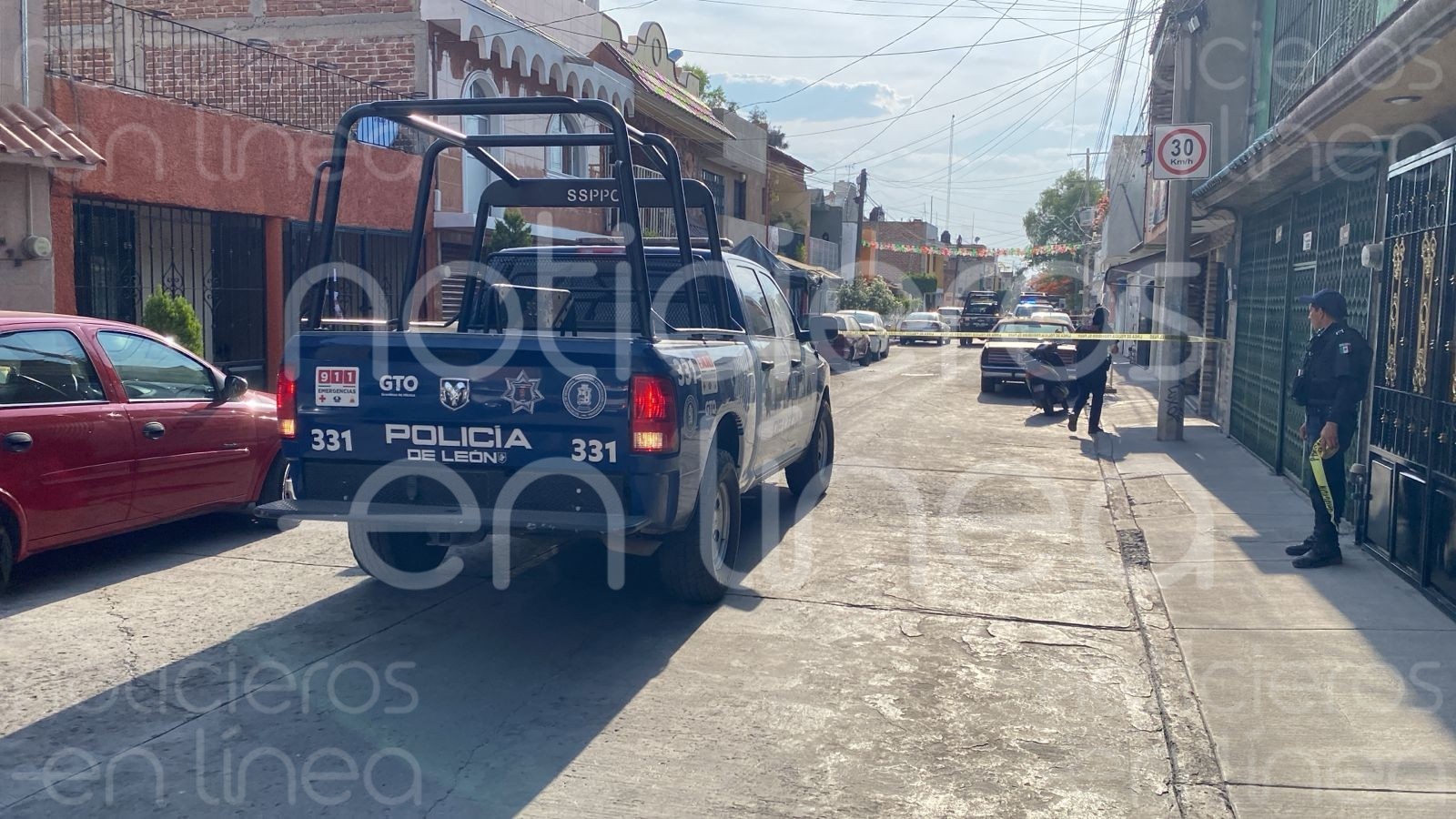 Dueño de taquería es víctima colateral de ataque armado en Jardines de San Pedro